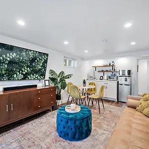 Apartment Stylish 2 Bedroom Apt Steps From Regis Tennyson St, Denver